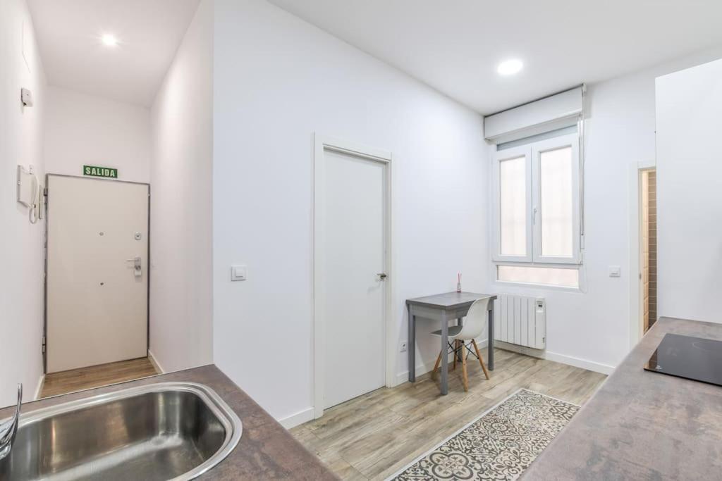 Unique Flat La Latina * Billiard & Darts Lägenhet Madrid Exteriör bild